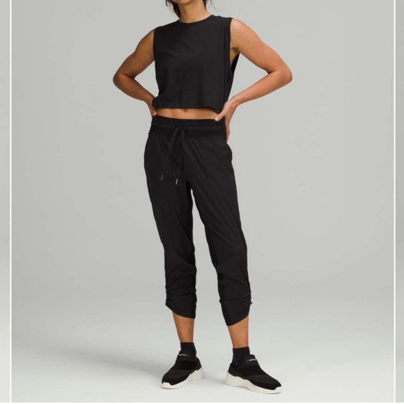 Lululemon Dance Studio Mid-Rise Crop 25" in Black Size 8 2022 - Picture 1 of 6